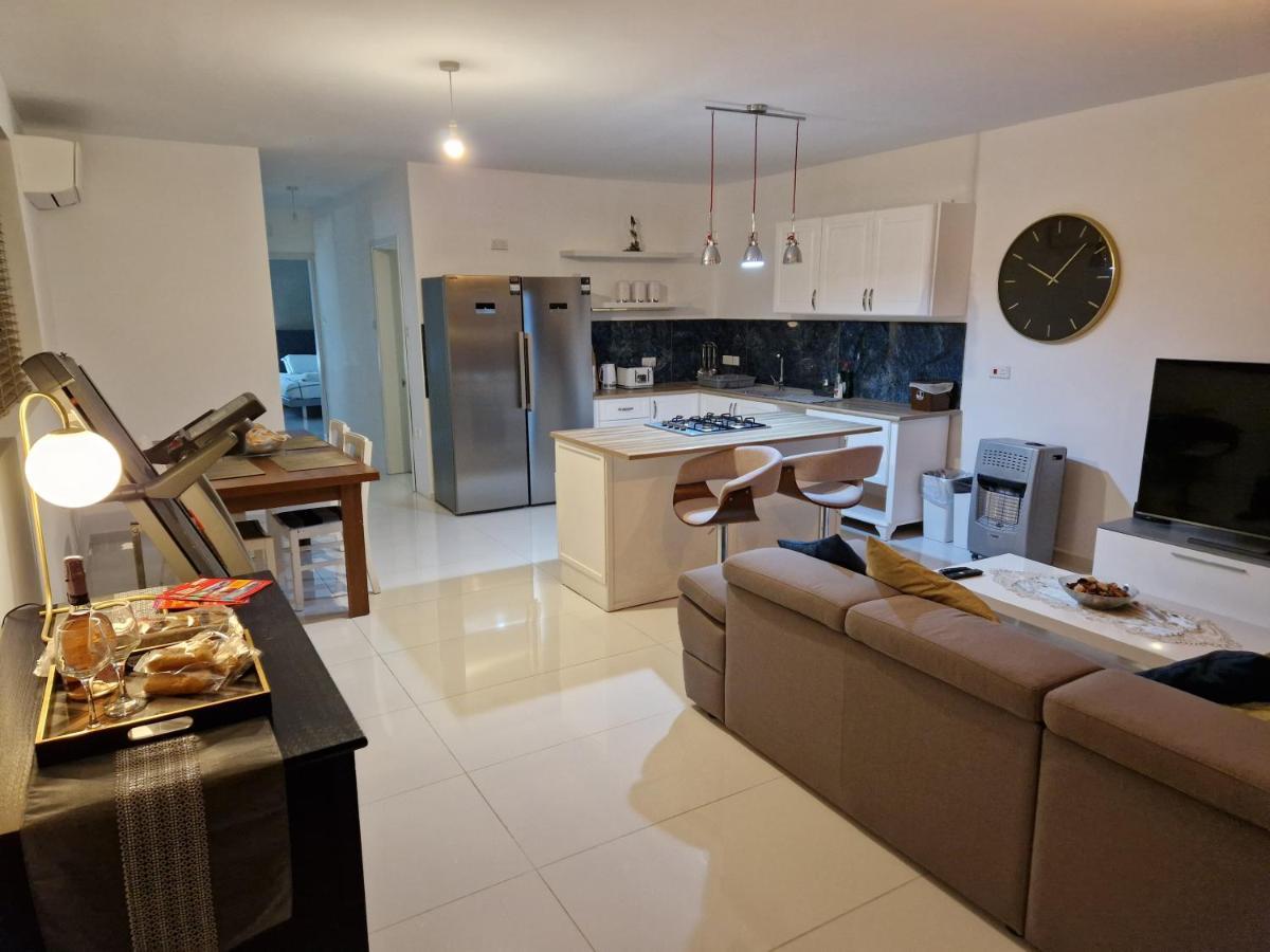 Town Pent House Daire Luqa Dış mekan fotoğraf