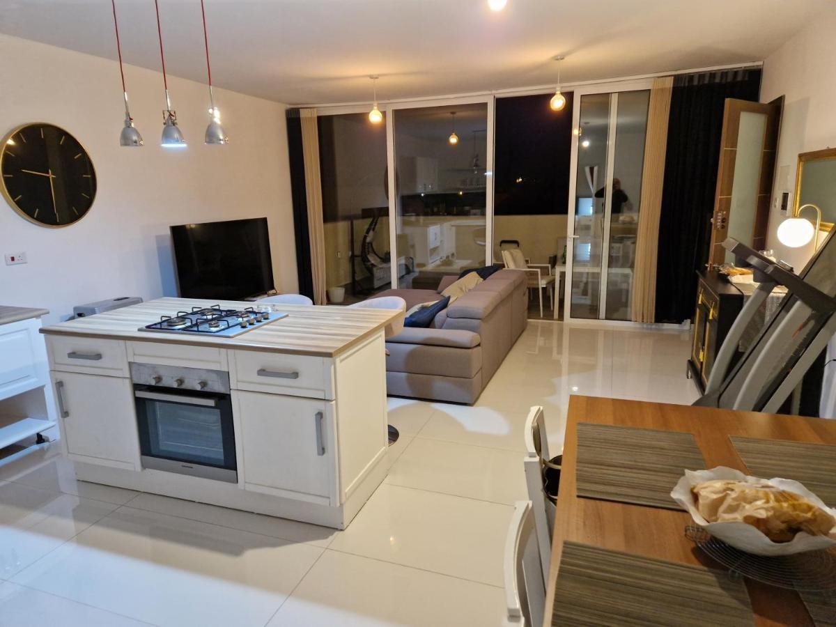 Town Pent House Daire Luqa Dış mekan fotoğraf